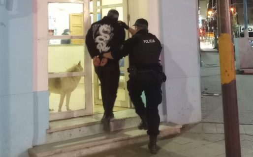 Detienen en el casino a hombre con pedido de captura