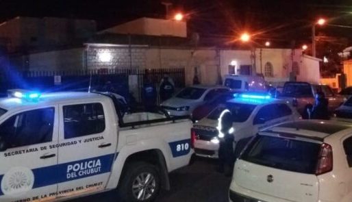 Cumpleaños y pelea de adolescentes afuera de la vecinal de barrio San Martín