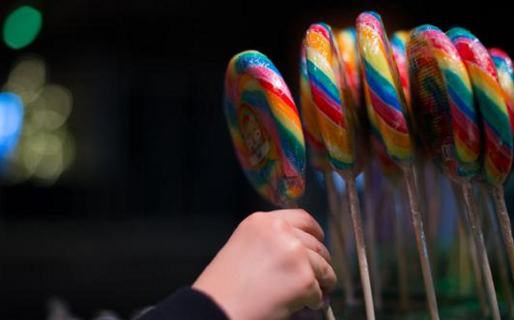 Día de las Infancias: una voluntaria independiente busca golosinas para más de 800 niños