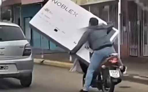 Compró un televisor, lo llevó en la moto y terminó de la peor manera: “Era cantado”