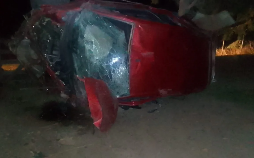 Intentaron escapar de un control de tránsito y acabaron volcando