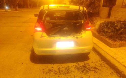 Rompieron el vidrio de dos vehículos en La Loma