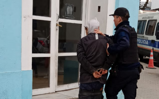 Un joven de 18 años fue detenido por los propios vecinos tras cometer un robo