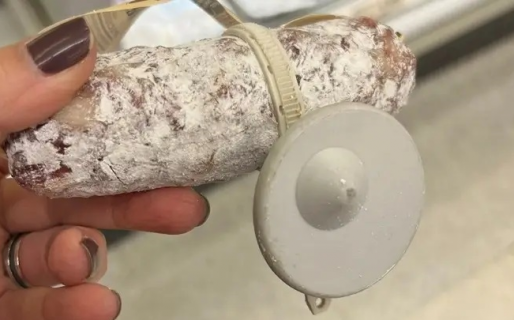 Insólito: le ponen alarma a los salamines porque se los roban