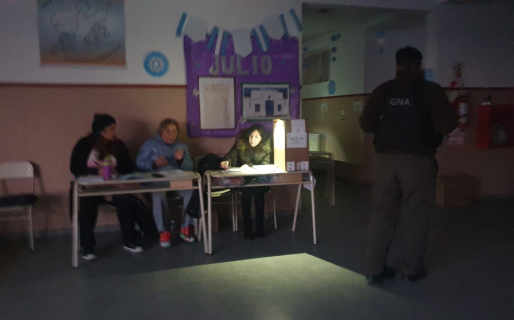 Algunas escuelas en Comodoro comenzaron la jornada electoral sin energía