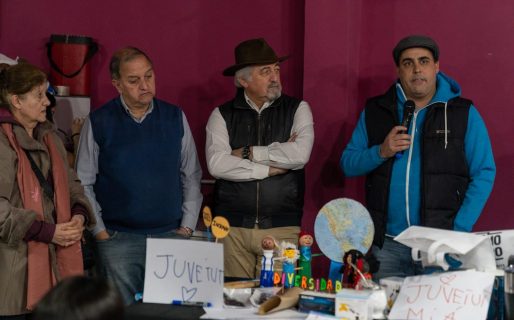 Othar Macharashvili y Maxi Sampaoli participaron de un debate junto a 100 jóvenes comodorenses