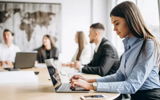 En los dos primeros meses del gobierno de Milei, los salarios perdieron 21% contra la inflación