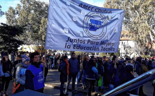 Reclamo salarial de AMET: «Los docentes solo podemos comer 18 días al mes porque la plata no alcanza»