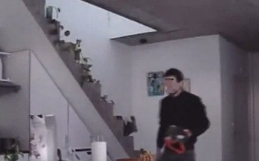 Puso una cámara de seguridad y descubrió que su vecino le robaba