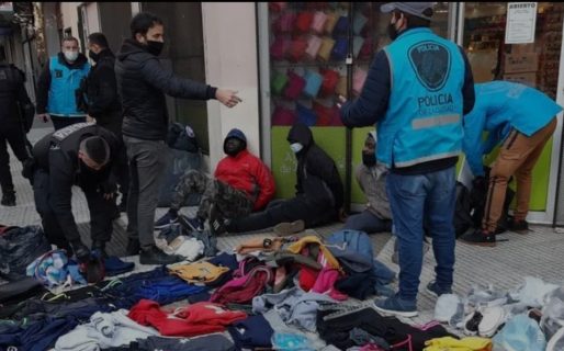 Crece la cantidad de manteros y caen los números de locales comerciales