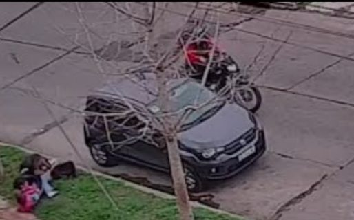 Brutal robo en el Día de la Niñez: apuntaron con un arma a una madre y a su hija para sacarles una mochila