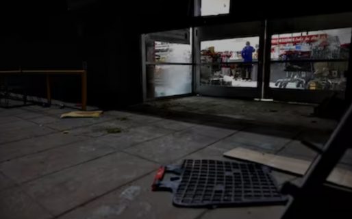 Saqueos: cómo fue el ataque a un supermercado rodeado por un grupo de entre 80 y 100 personas