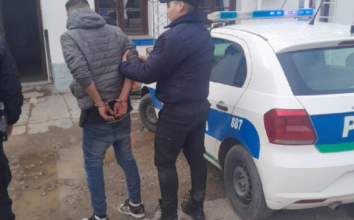 Intentó robar 3 camperas en un supermercado y quedó detenido