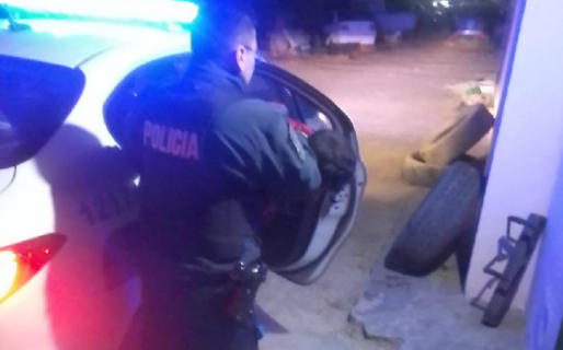 Llegó borracho a su casa, golpeó a su pareja y terminó detenido