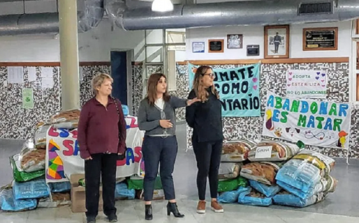 Alumnos de la Escuela Nº 737 donaron 1.500 kilos de alimento a mascoteros