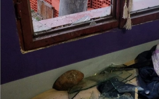 Fue presa por romper el vidrio de la casa de su ex suegro