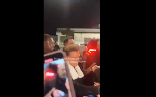 Luis Miguel se acercó a saludar a las fanáticas que lo fueron a despedir a Ezeiza