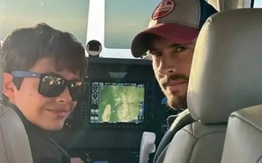 Dejó que su hijo de 12 años piloteara una avioneta y murieron en un accidente
