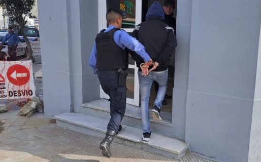 Intentó robar una botella de gin de un supermercado: fue detenido