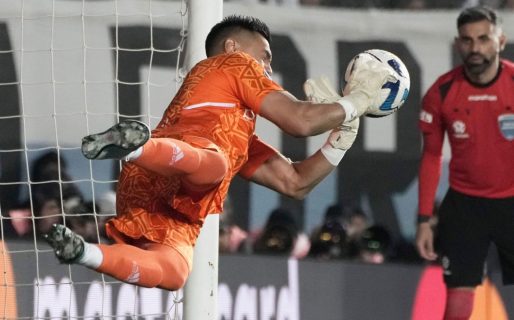 Con Chiquito Romero como figura, Boca eliminó a Racing