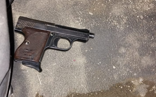 Un vehículo con cuatro ocupantes, un arma, marihuana y 700 mil pesos