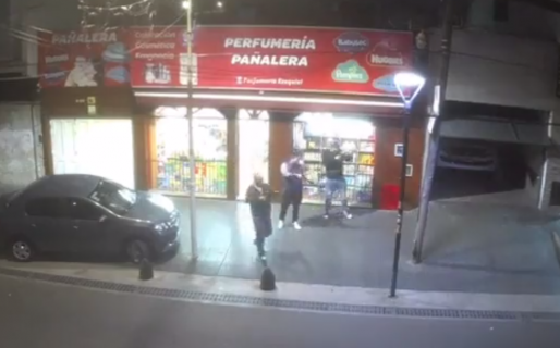 Un comerciante se armó y sacó a escopetazos a presuntos saqueadores