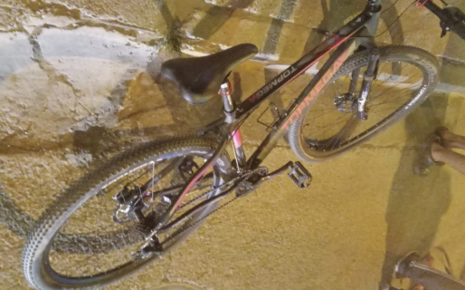 Atropellan a una mujer en bicicleta que debió ser trasladada al hospital