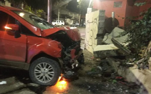 Borracho al volante chocó contra el paredón de una casa