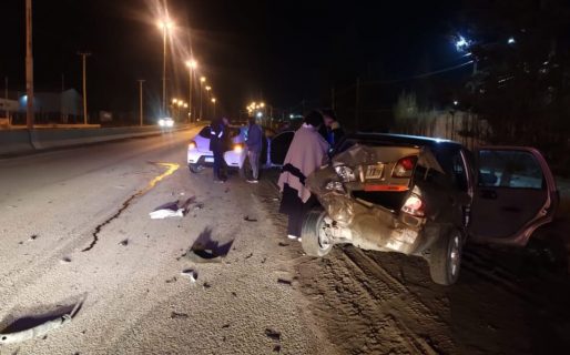 Dos jóvenes corrían picadas en la ruta y chocaron de atrás a un remis