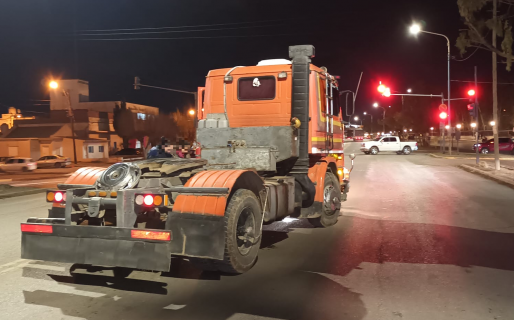 Chocaron dos camiones y cada conductor dio una versión diferente