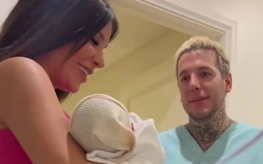 Charlotte Caniggia le regaló un exclusivo chupete a su sobrina y generó críticas en las redes: “Es peligroso”
