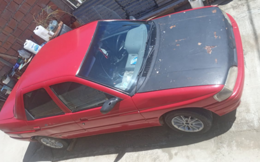 Dejó su auto por un desperfecto mecánico y se lo robaron