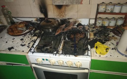 Se incendió la cocina en un departamento de las 1.008 cuando cocinaba frituras