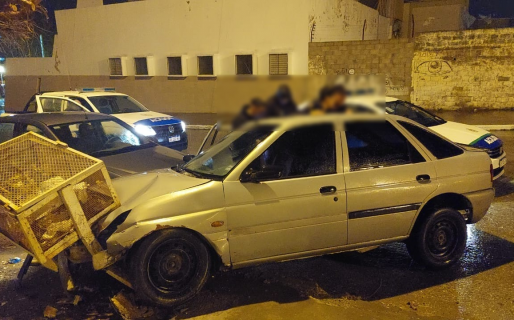 Conducía alcoholizado y se estrelló contra un cesto de basura