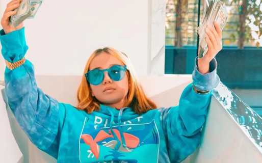 Murió a los 14 años la rapera e influencer Lil Tay, de forma “repentina y trágica”
