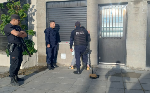 Robó una cartera, dijo que era de su esposa pero que se había olvidado el nombre