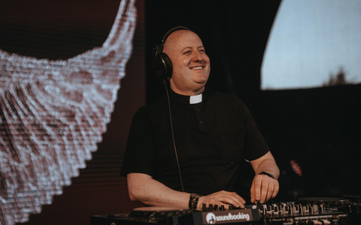 El cura DJ que revolucionó la Jornada Mundial de la Juventud