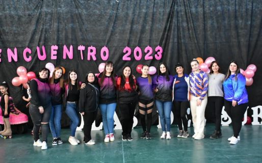 Más de un centenar de patinadoras animaron un encuentro participativo