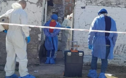 Presunto femicidio: una mujer fue hallada apuñalada y con quemaduras