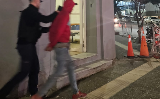Lo detuvieron por robar dos bidones de jabón líquido