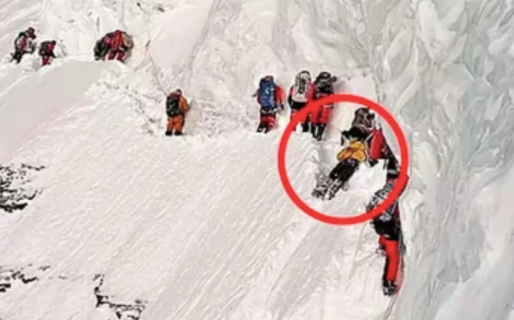 Conmoción: un sherpa agonizó durante horas y sus compañeros lo ignoraron