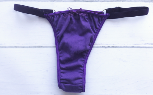 El voto degenerado: un elector metió una tanga violeta en un sobre en Comodoro