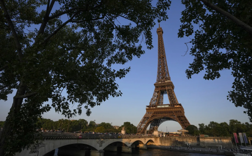 Revelan el curioso motivo por el que la Torre Eiffel crece 15 centímetros cada año