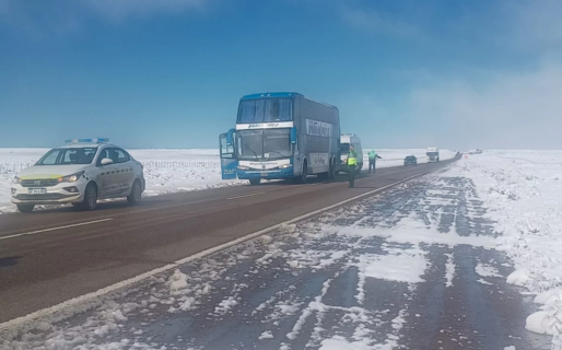 Un colectivo quedó varado con 18 menores cerca de Comodoro