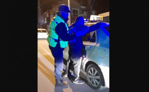 Quería tener un viaje gratis, terminó demorado en la comisaria