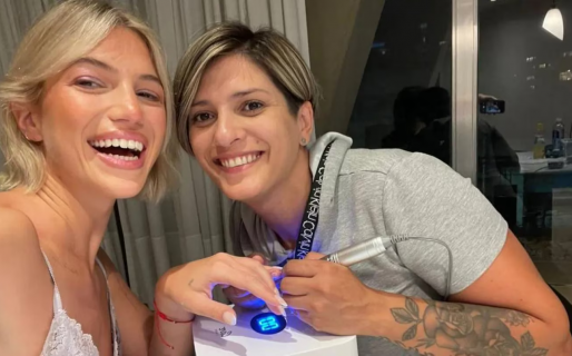 Abandonó la universidad por un hobby y ahora es la manicura de los famosos