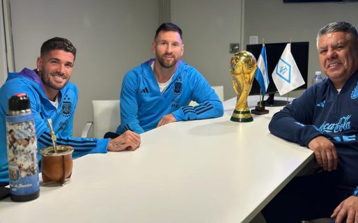La foto cábala de Tapia, el altar del Dibu y el comentario de Suárez a Messi: la intimidad de la Selección