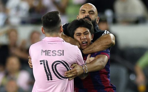 Un fanático saltó al campo e intentó acercarse a Messi: el accionar del guardaespaldas
