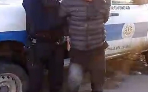 Remiseros atraparon a golpes al sospechoso de robar en un auto y lo entregaron a la Policía