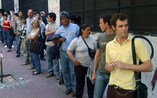 Casi 600 mil profesionales y técnicos perdieron el empleo en los últimos dos años